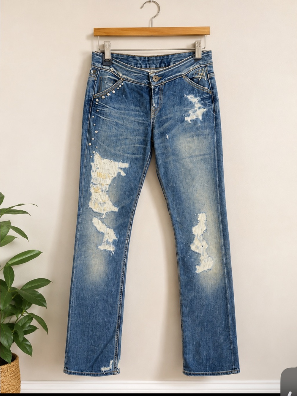 Replay Distressed Blue Jeans with Studded Details size 28/43